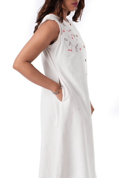 Sleeveless Pleated Dress with Floral Embroidery