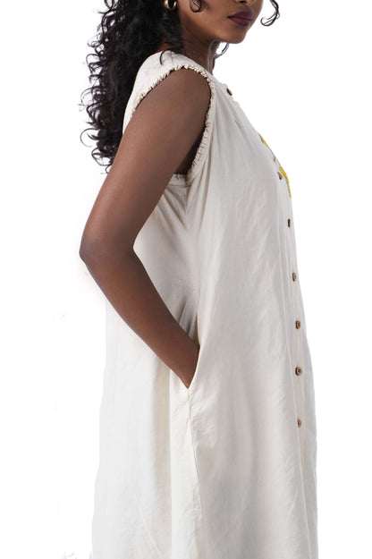 Sleeveless Pleated Dress with Yellow embroidery