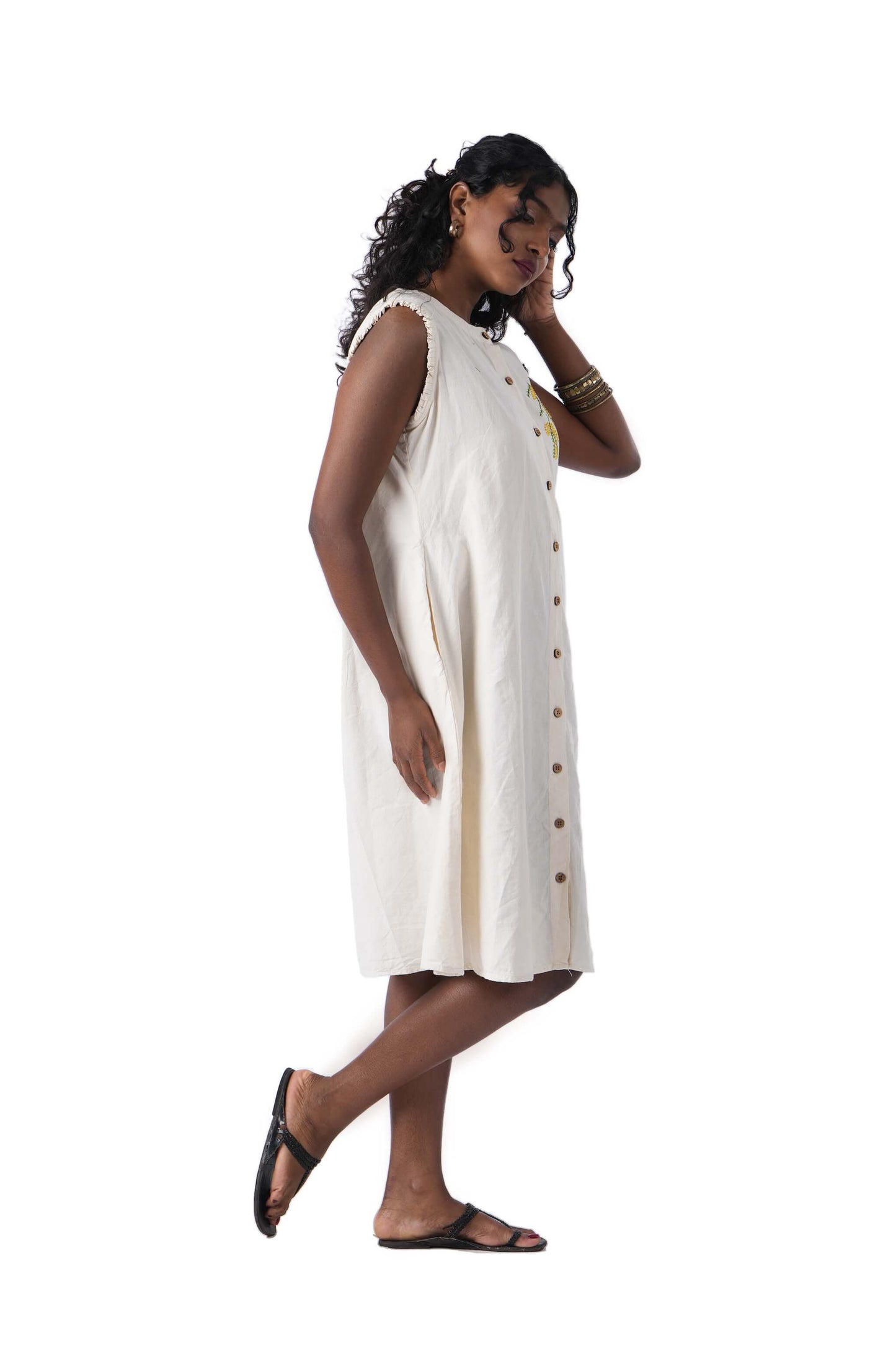 Sleeveless Pleated Dress with Yellow embroidery